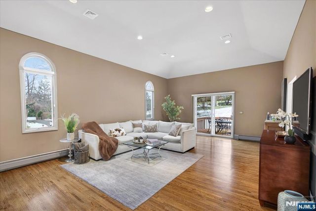 117 Van Riper Lane, Woodcliff Lake, NJ 07677