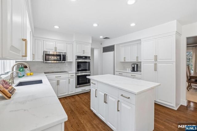 117 Van Riper Lane, Woodcliff Lake, NJ 07677