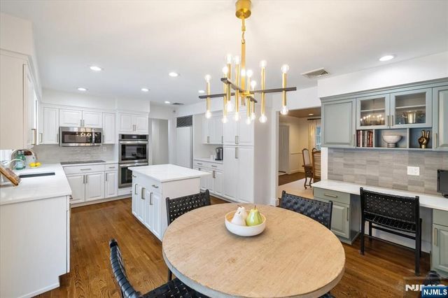 117 Van Riper Lane, Woodcliff Lake, NJ 07677