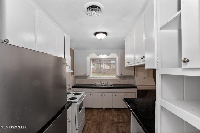 227 Queen Anne Lane, Jackson, MS 39209