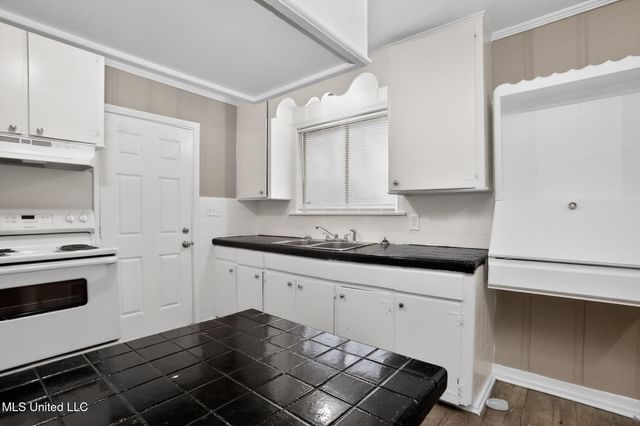 227 Queen Anne Lane, Jackson, MS 39209