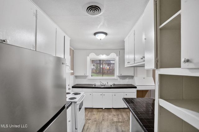 227 Queen Anne Lane, Jackson, MS 39209