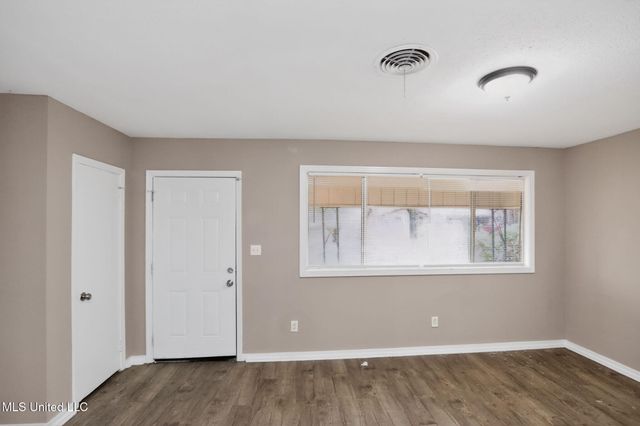 227 Queen Anne Lane, Jackson, MS 39209