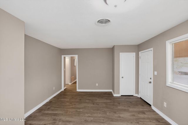 227 Queen Anne Lane, Jackson, MS 39209