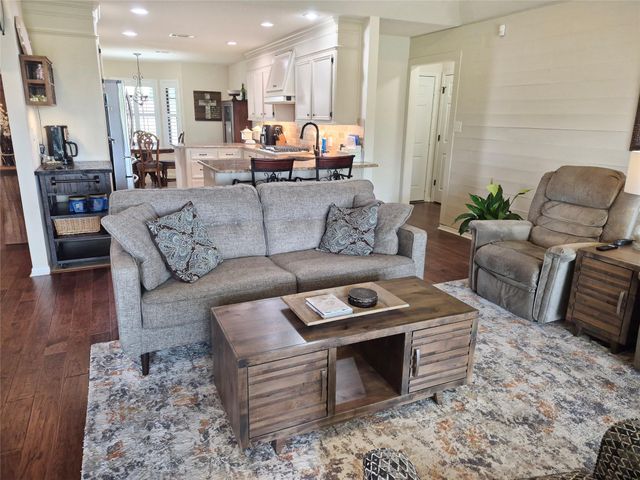 54 Zinnia Court, Lake Jackson, TX 77566