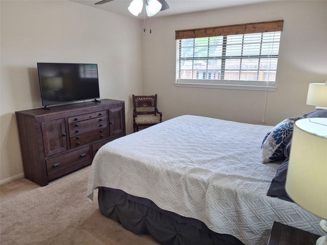 54 Zinnia Court, Lake Jackson, TX 77566