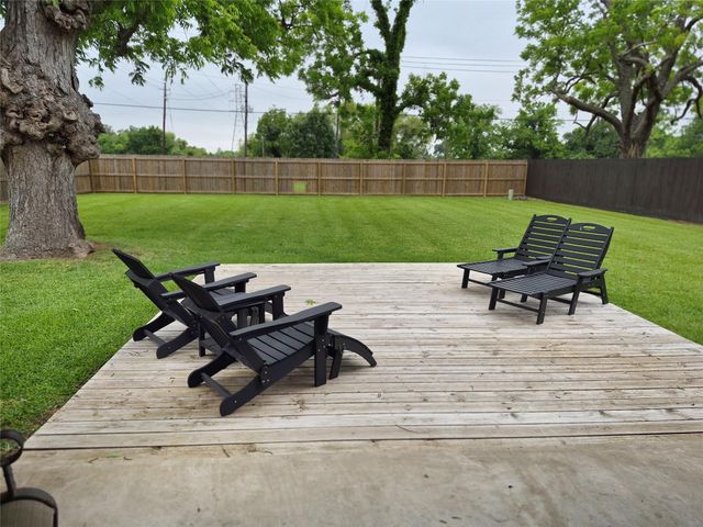 54 Zinnia Court, Lake Jackson, TX 77566