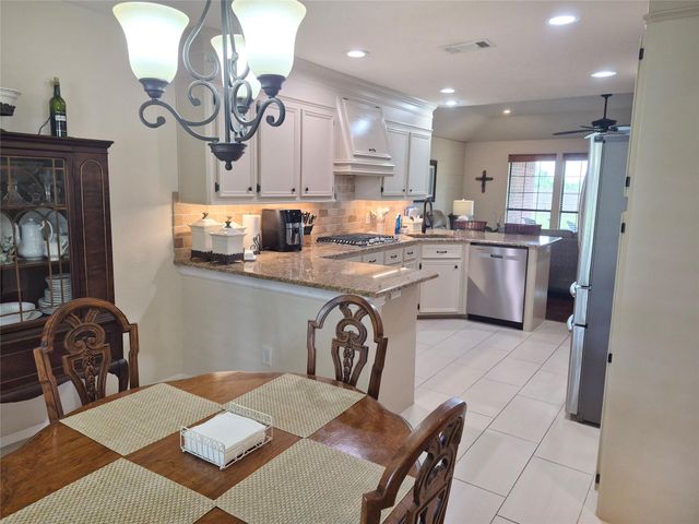 54 Zinnia Court, Lake Jackson, TX 77566