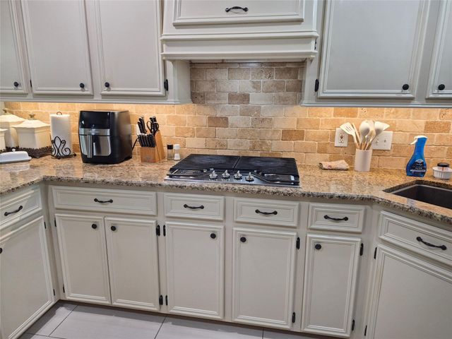54 Zinnia Court, Lake Jackson, TX 77566