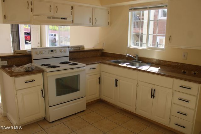 1308 Flower Street, Bakersfield, CA 93305