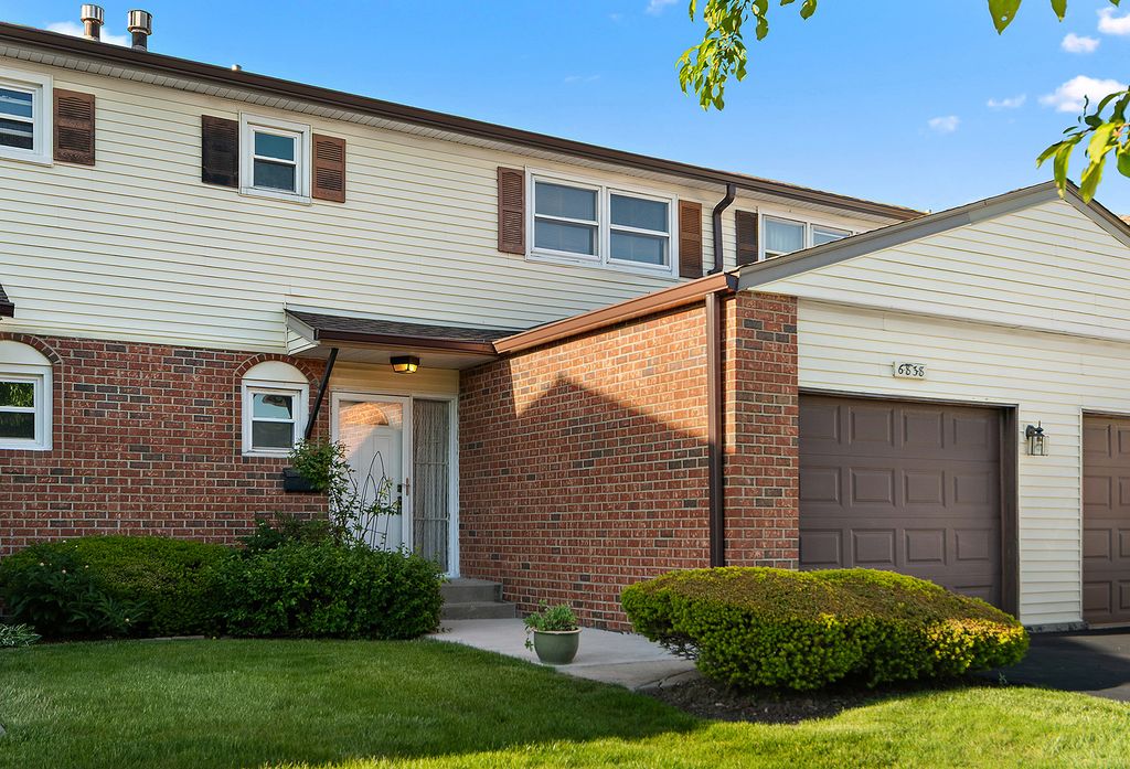 Image 2 of property listing at 6838 Winston Drive, Tinley Park, IL 60477