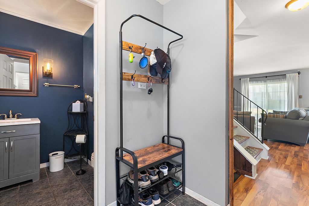 Image 14 of property listing at 6838 Winston Drive, Tinley Park, IL 60477