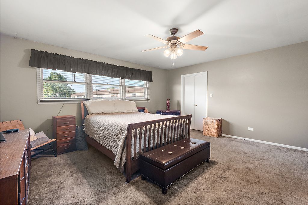Image 16 of property listing at 6838 Winston Drive, Tinley Park, IL 60477