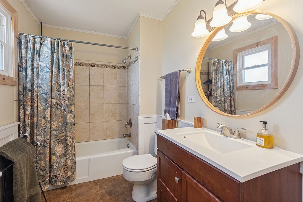 Image 20 of property listing at 6838 Winston Drive, Tinley Park, IL 60477