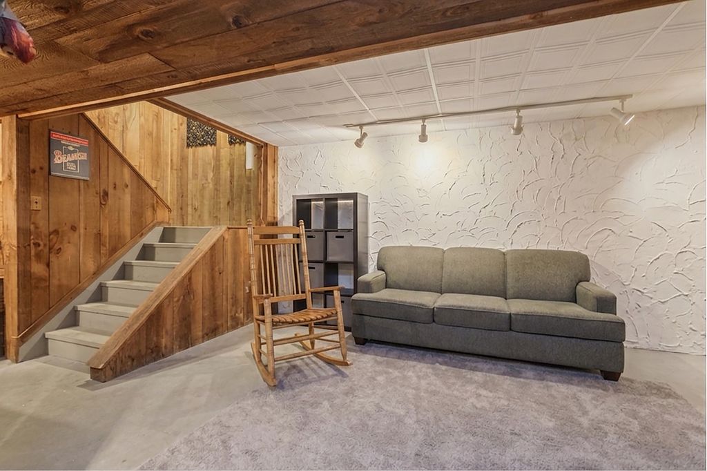 Image 21 of property listing at 6838 Winston Drive, Tinley Park, IL 60477