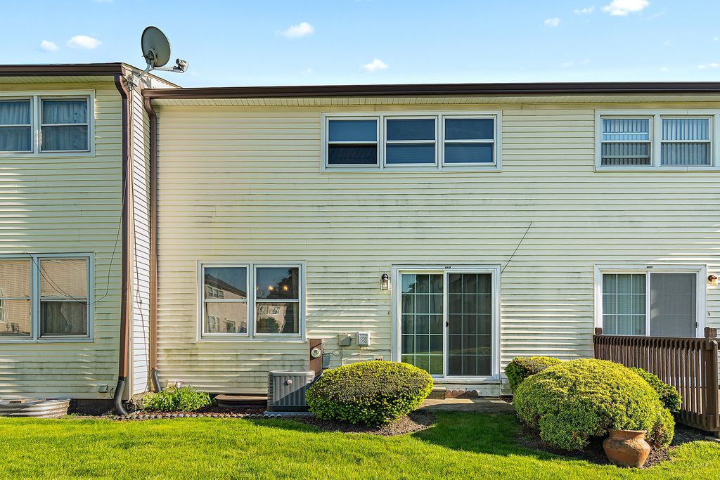 Image 25 of property listing at 6838 Winston Drive, Tinley Park, IL 60477