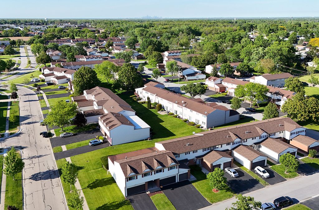 Image 27 of property listing at 6838 Winston Drive, Tinley Park, IL 60477