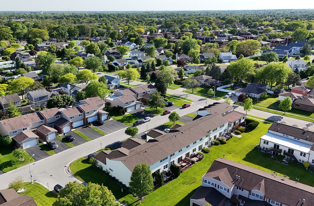 Image 28 of property listing at 6838 Winston Drive, Tinley Park, IL 60477