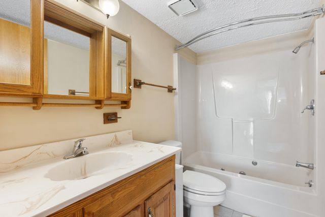 180 Wilshire Drive 85, Hollister, MO 65672