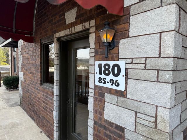 180 Wilshire Drive 85, Hollister, MO 65672