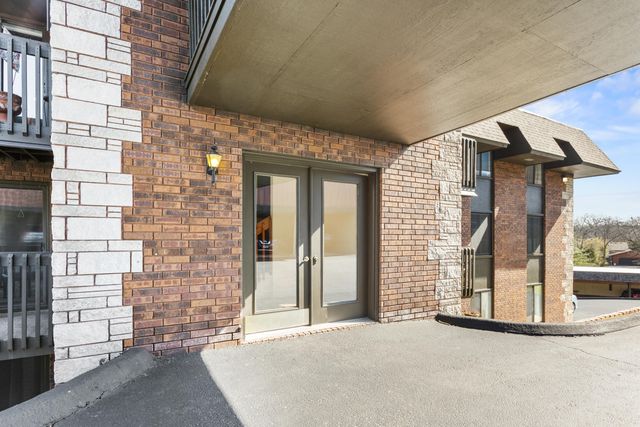 180 Wilshire Drive 85, Hollister, MO 65672