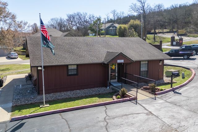 180 Wilshire Drive 85, Hollister, MO 65672