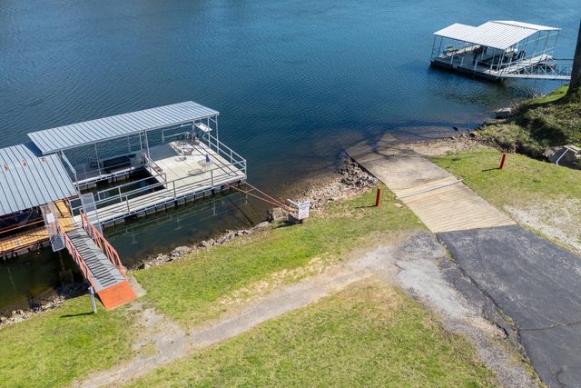 180 Wilshire Drive 85, Hollister, MO 65672