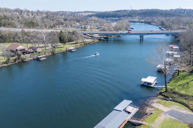 180 Wilshire Drive 85, Hollister, MO 65672