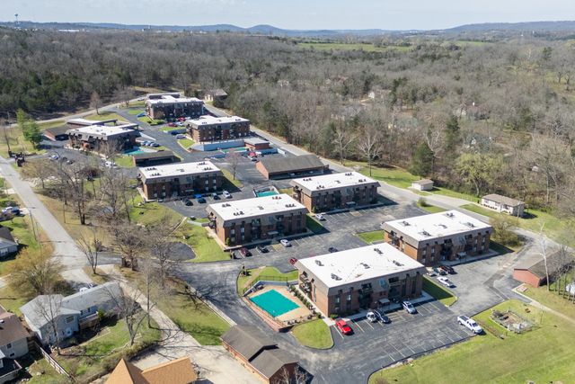 180 Wilshire Drive 85, Hollister, MO 65672