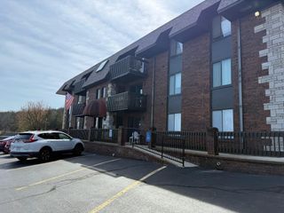 180 Wilshire Drive 85, Hollister, MO 65672