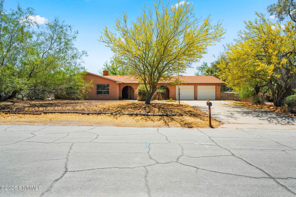 3012 Karen Drive, Las Cruces, NM 88001