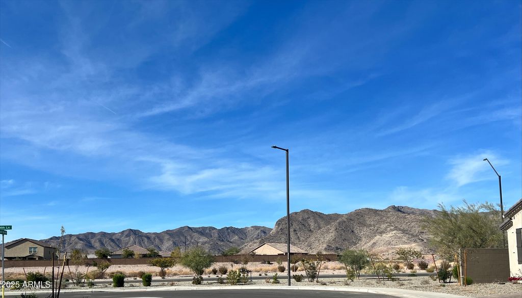 Image 11 of property listing at 5902 N 194th Drive, Litchfield Park, AZ 85340