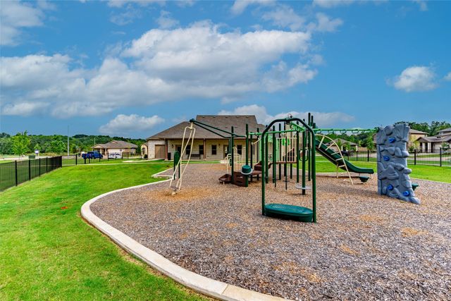 211 Fairmeade Drive, Terrell, TX 75160