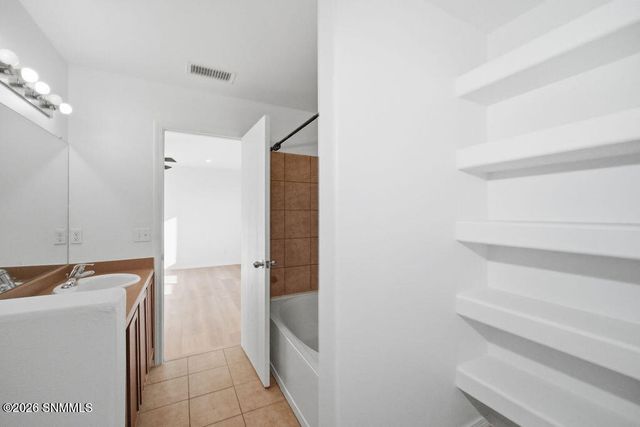 5077 Kensington Way, Las Cruces, NM 88012