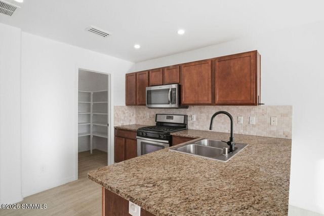 5077 Kensington Way, Las Cruces, NM 88012