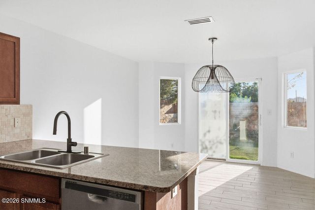 5077 Kensington Way, Las Cruces, NM 88012