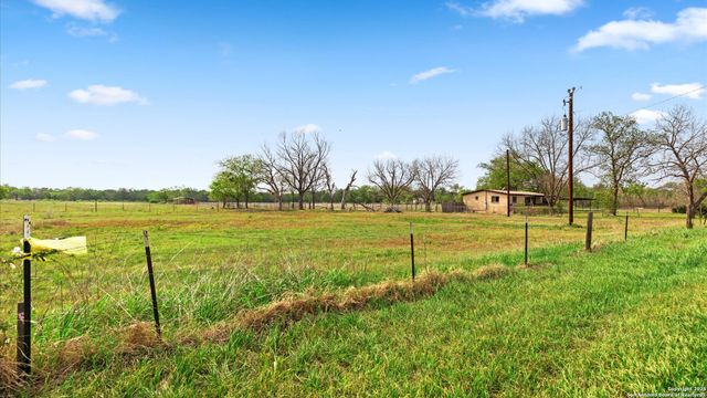 515 Dry Hollow, La Vernia, TX 78121