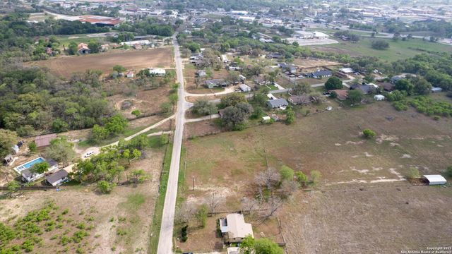 515 Dry Hollow, La Vernia, TX 78121