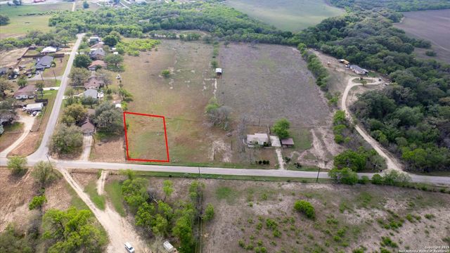 515 Dry Hollow, La Vernia, TX 78121