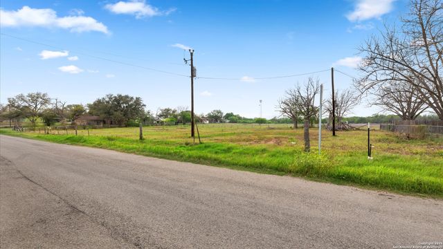 515 Dry Hollow, La Vernia, TX 78121