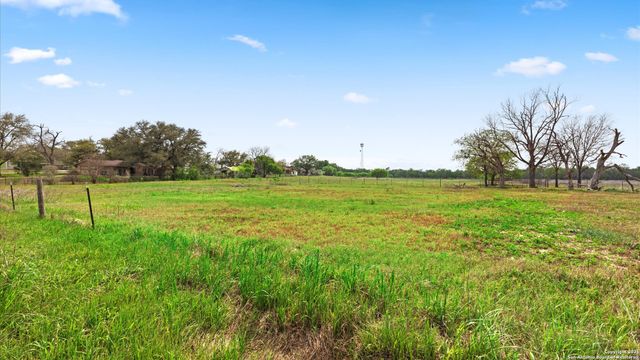 515 Dry Hollow, La Vernia, TX 78121