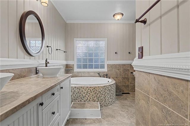 8406 Umstead Road, Fayetteville, NC 28304