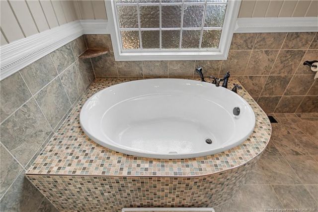 8406 Umstead Road, Fayetteville, NC 28304