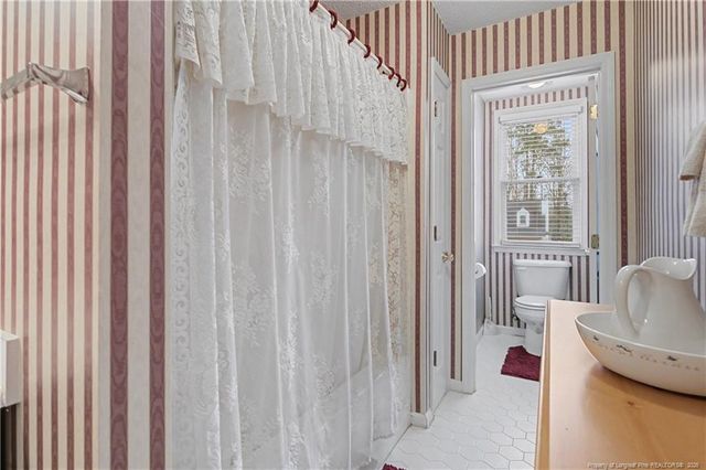 8406 Umstead Road, Fayetteville, NC 28304