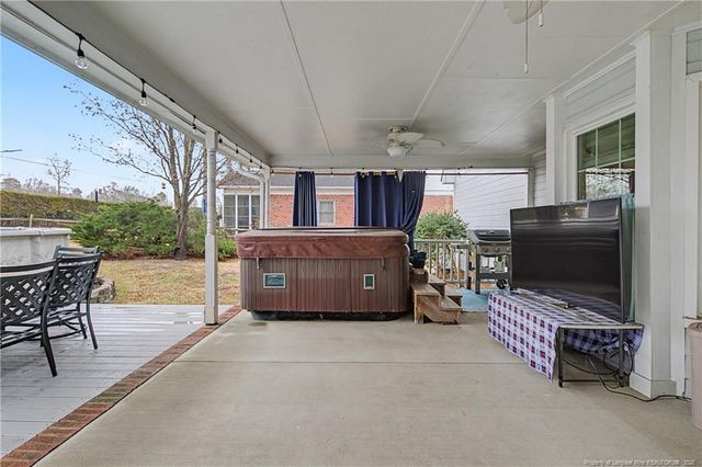 8406 Umstead Road, Fayetteville, NC 28304