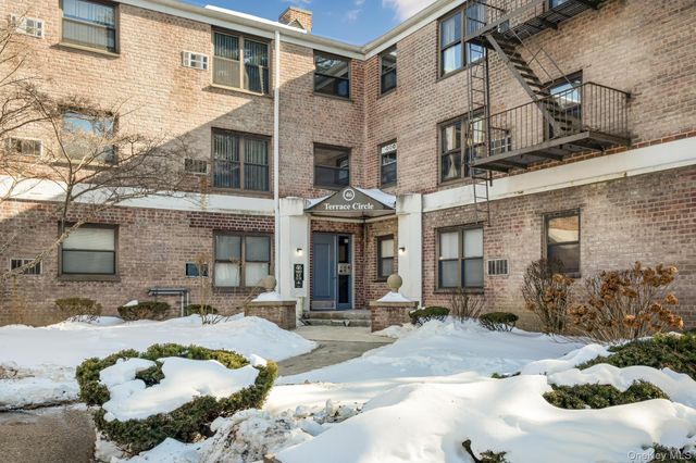 46 Terrace Circle 3F, Great Neck, NY 11021