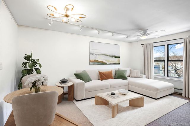 46 Terrace Circle 3F, Great Neck, NY 11021