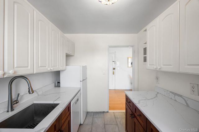 46 Terrace Circle 3F, Great Neck, NY 11021