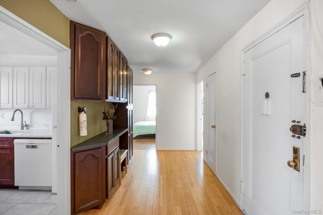 46 Terrace Circle 3F, Great Neck, NY 11021