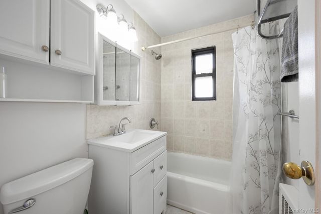 46 Terrace Circle 3F, Great Neck, NY 11021